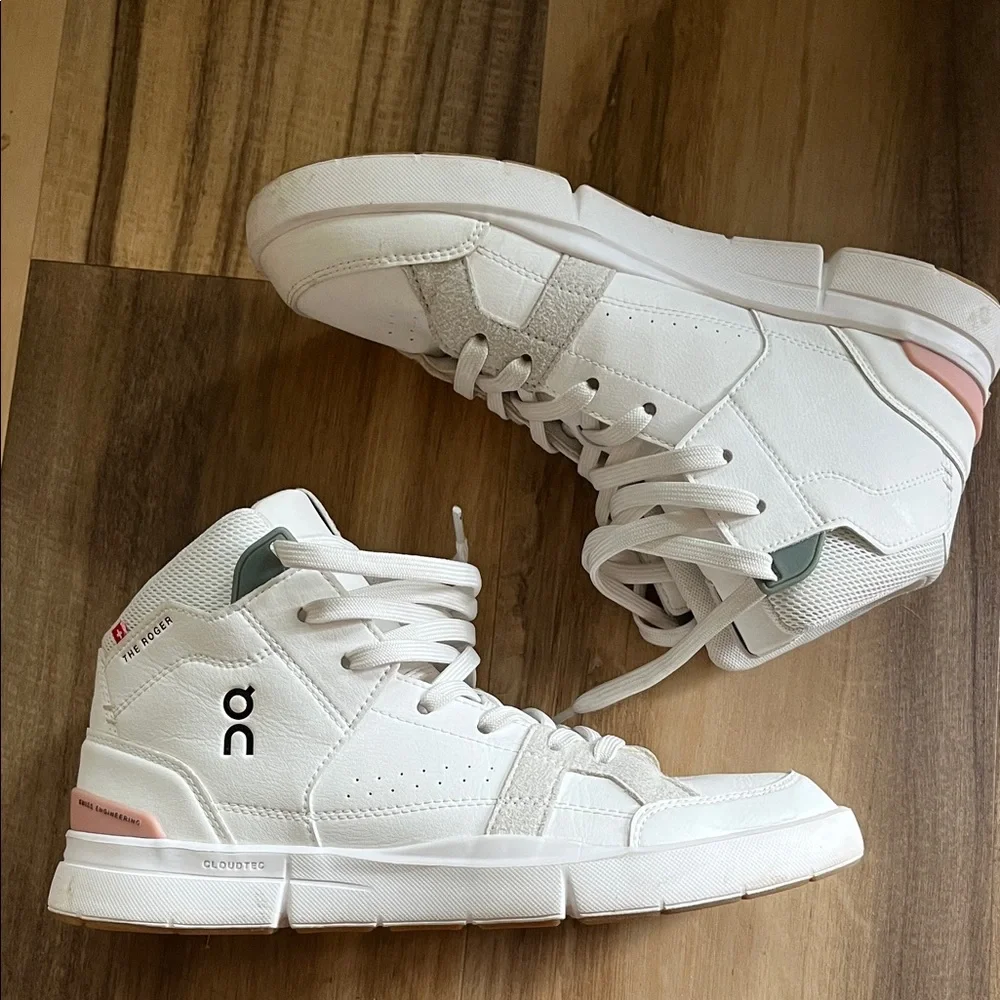 On‎ Cloud The Roger White High-Top Sneakers Women’s 8.5 EUC